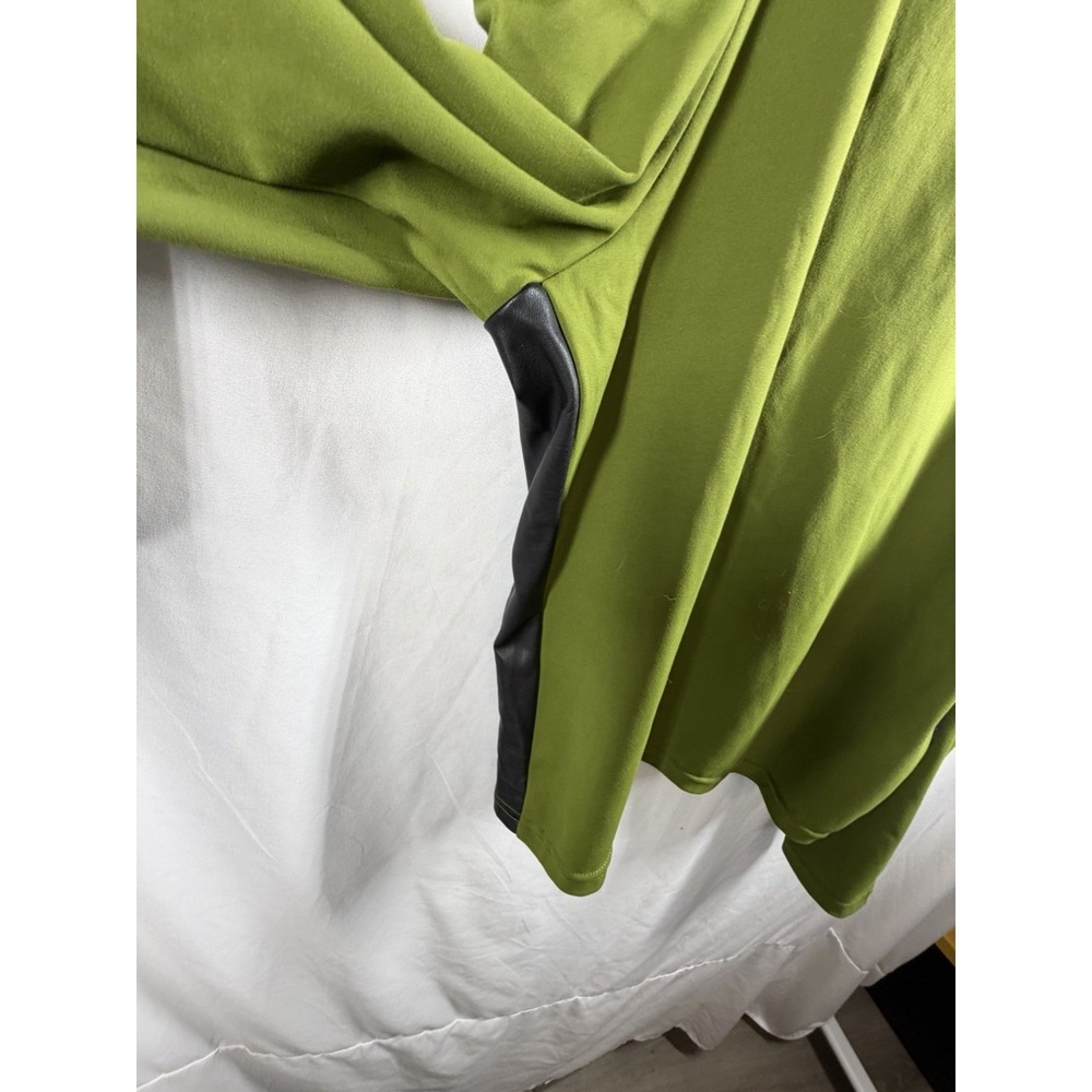 NY&C Green Cold Shoulder Long Sleeve Top Faux Leather Trim Size L Athleisure - Picture 6 of 8